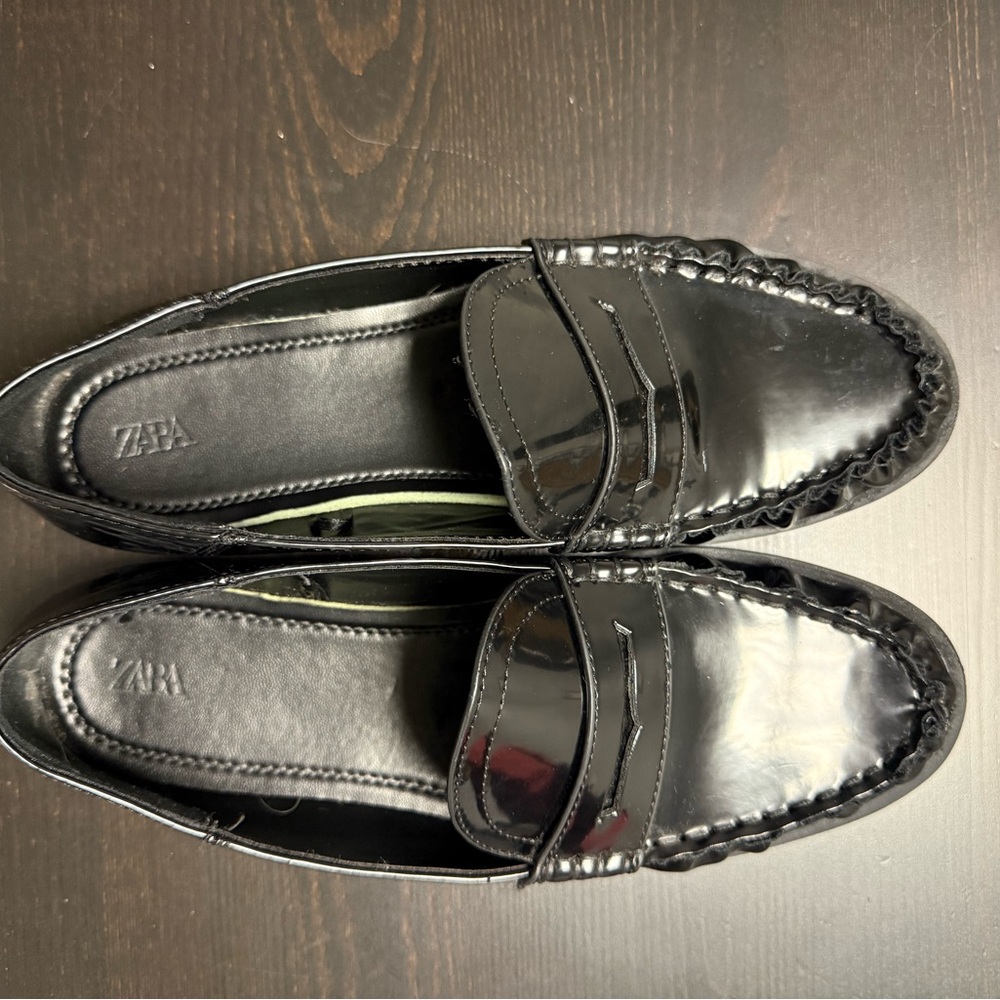 Zara Women’s Faux Leather Loafers – Slip-On Flats Casual Chic Shoes Size 9 (39)